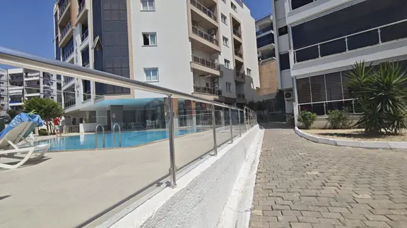 Kuşadası Havuzlu Sitede Doğalgazlı Bakımlı Satılık Daire 1