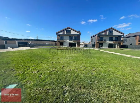 Tuzla Tepeören'de Doğada Modern Lüks 8+2 Kiralık Büyük Villa 1