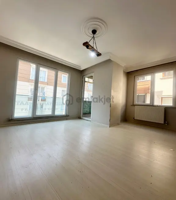 Kod 2202 Yenidoğan Mah. Caddeye Cephe Arakat 2+1 Kiralık 1