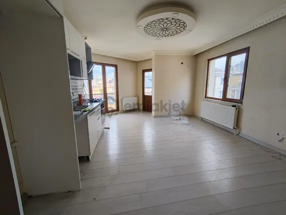 Güneyden Metroya 5 Dakika Yürüme 1+1.60m2 Teras Katı Daire 1