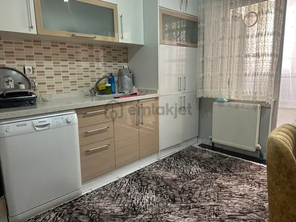 19 Mayıs Caddesi'nde Yapılı Asansörlü 3+1 Daire!! 2