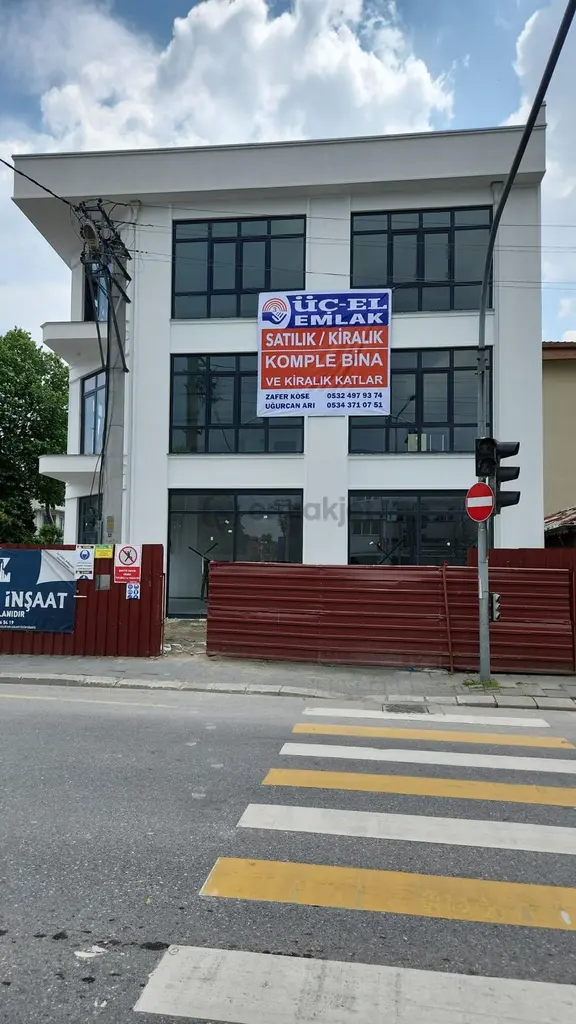 Eser Okulu Köşesi 140 M2 Net 60m2 Bahçe Kullanmlı Kiralık Dükkan 1