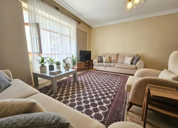 Alaçatı'dan/tamamına Kredi/ilker Cadde Paralel/3+1 Satılık Daire 1