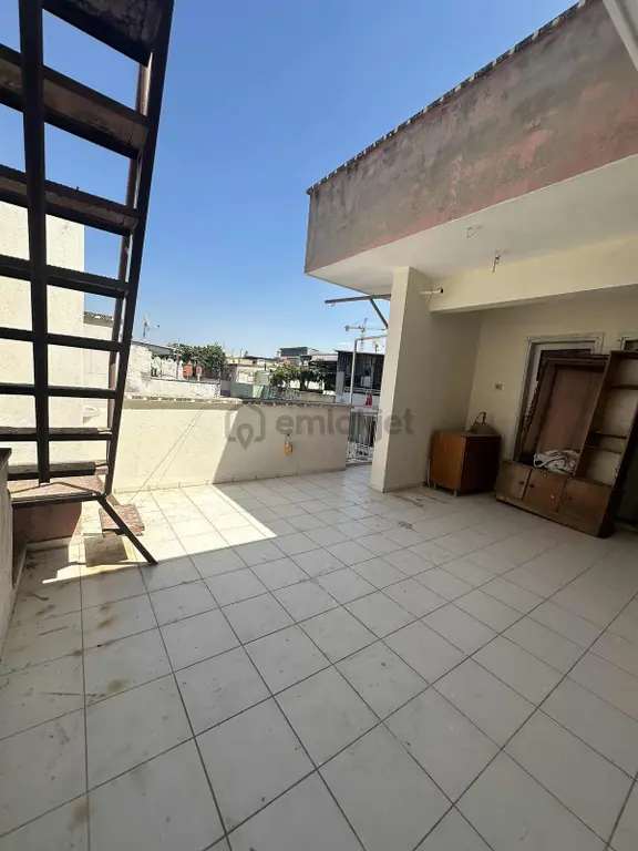 Bayraklı Tepekule Mah Cumartesi Pazarı Yakını 2 Adet Daire 2