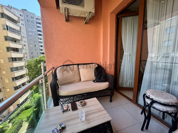 Beylikdüzü’nde Site İçinde 170 M² Lüks 3+1 Havuz Manzaralı Daire 1