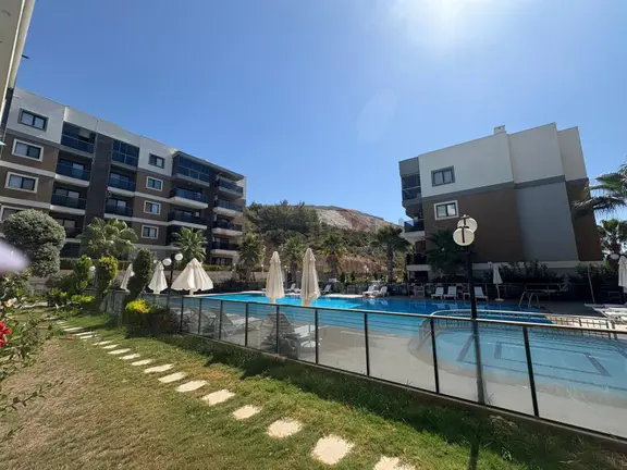 Havuzlu Sitede Kısmi Eşyalı 2+1 Daire 1