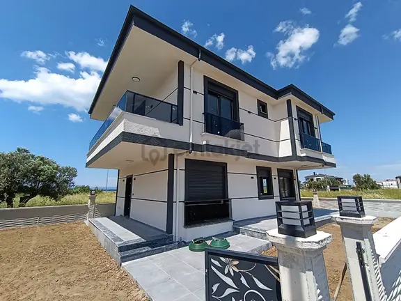Taş Emlak'tan Deniz Manzaralı Sıfır Villa 2