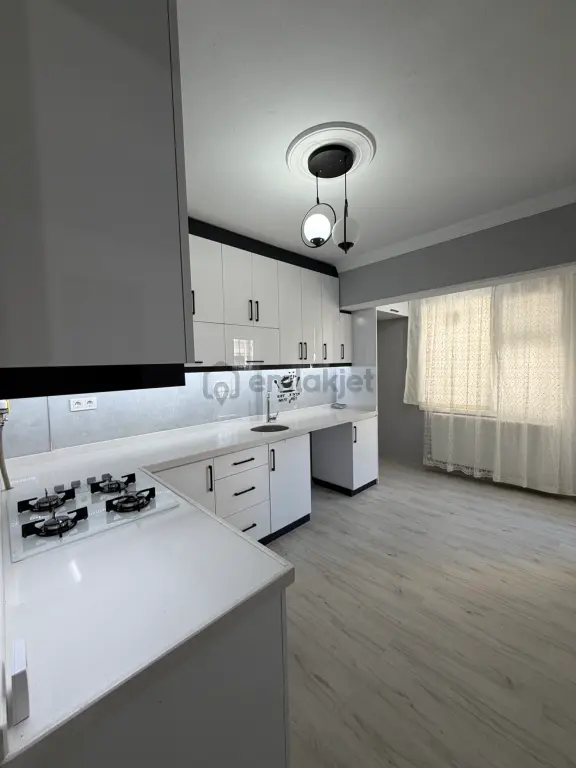 Fatih Mahallesi Tuna Caddesi Mevkii Kiralık 2 + 1 Kapalı Mutfak 1