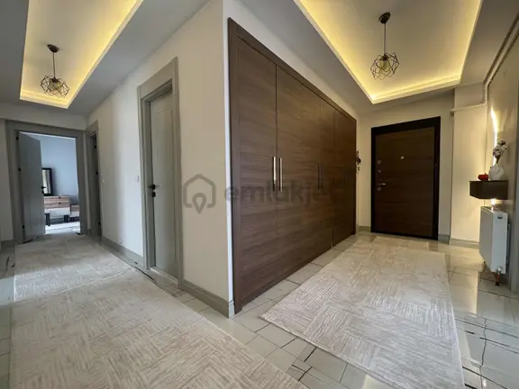 Cadde Üzeri, Sitede, Manzaralı Geniş Kullanımlı Ultra Luks 3+1 1
