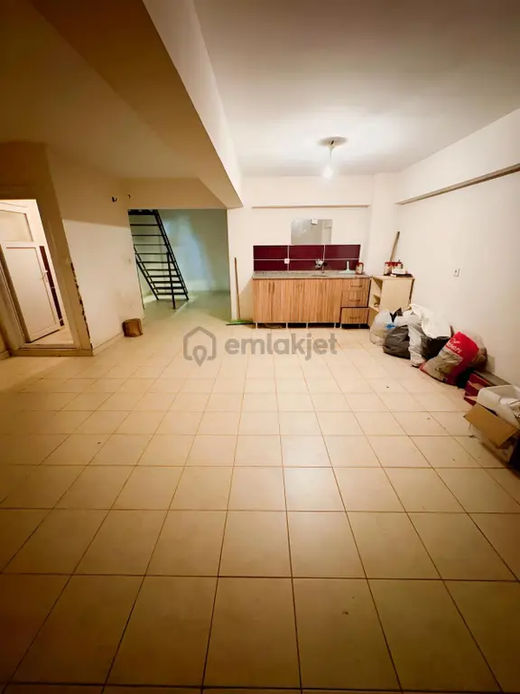 Esenler'de Devren Kiralık Hazır Kuyumcu 2