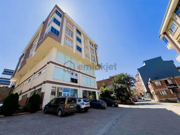 Pelitli Sağlık Ocağının Arkasında Satılık 550m² Dükkan 1