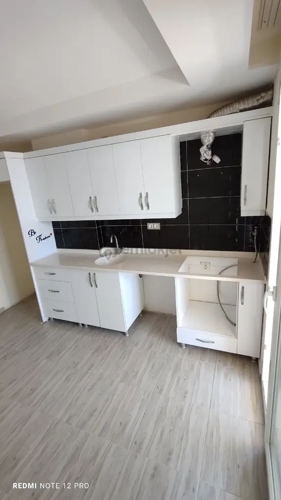 Çarkıparede Stadyumun Arkası 3+1 Kapalı Mutfak Doğalgazlı Geniş Kiralik Daire 2