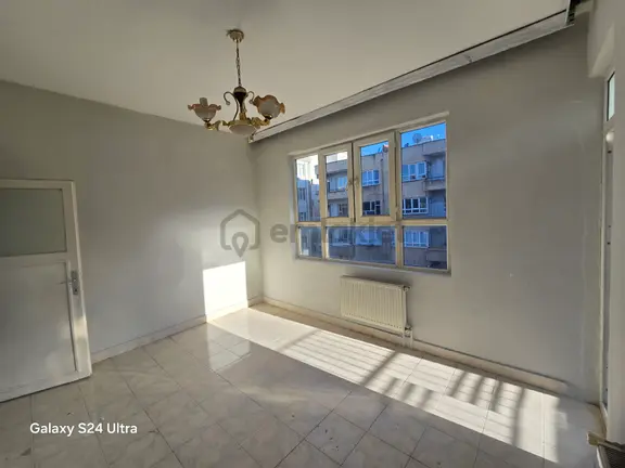 Bahcelievlerde Kiralık Doğalgazlı 3+1 Ara Kat Daire 2