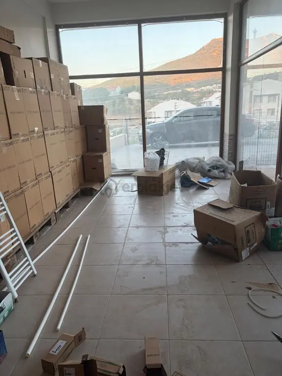 Yenifoça Narezende 100 M2 Kiralık İş Yeri 2
