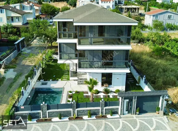 Sahibinden Müstakil Beyaz İnci Havuzlu 5+1 Teraslı Köşe Başi Vil 1
