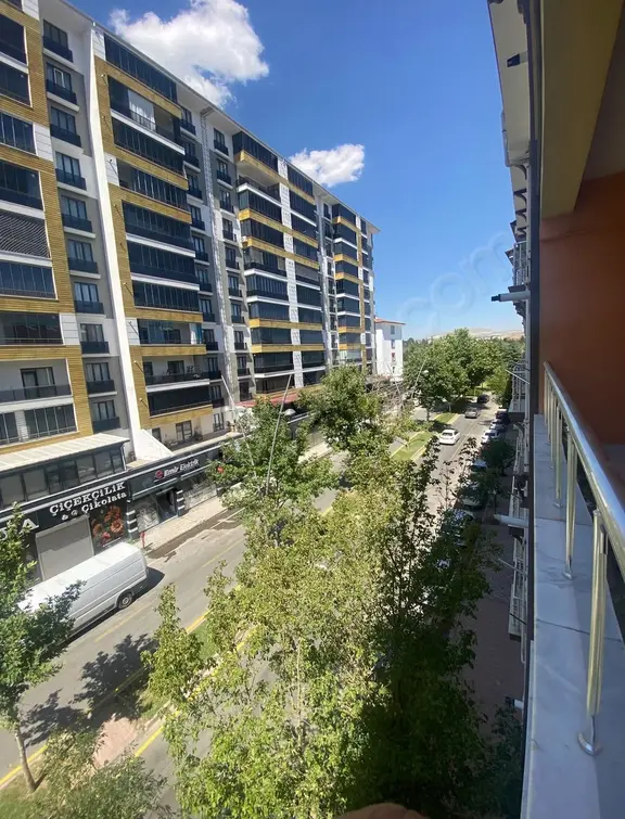 Rızaiye Mahallesi Yunus Emre Bulv. Cadde Üzeri Satılık 3+1 Daire 1