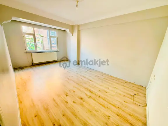 İsmetpaşa Mah. 2+1 100 M2 Eminevim Uygun Satılık 1.kat Daire 1