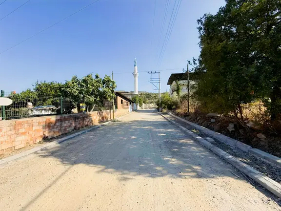 Remax Pin'den Dereköy'de Satılık 890 M2 Köy İçi Arsa Yola Yakın 2