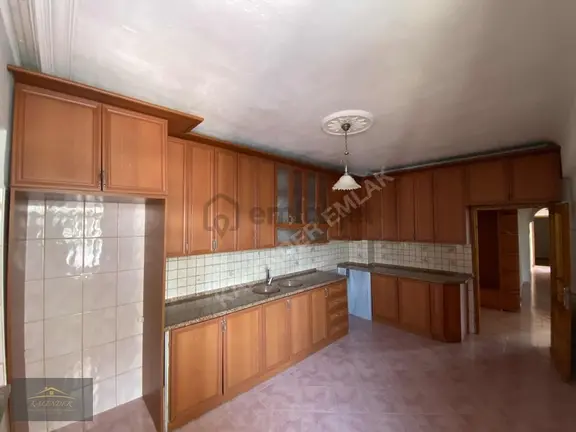 Temeleğitim Mahallesinde 3+1 150m2 Kiralık Daire 1