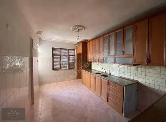 Temeleğitim Mahallesinde 3+1 150m2 Kiralık Daire 2