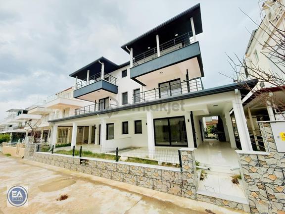 Kuşadası'da Denize Denize 350 Metre Mesafede 4 + 1 Masrafsız 1