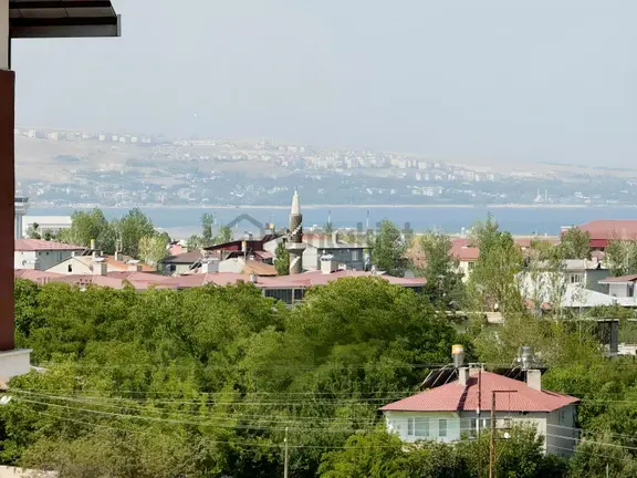 Van Yapı Emlak'tan Hatuniye'de Satılık 1+1 Eşyalı Daire 80 M² 1