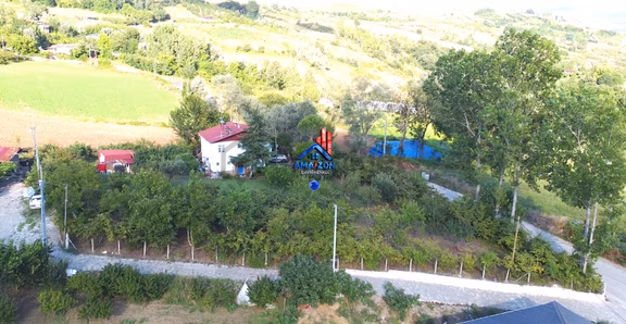 Amazon'dan Yeşiltepe'de Yola Cephe 2088 M² Bahçeli İki Katlı Ev 1