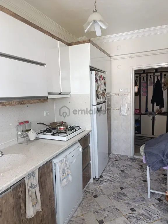 Akçay Emlak'tan Akşehir Gazi Mahallesi Sağlık Yüksekokulu Civarında Bakımlı Satılık 3+1 Daire 1