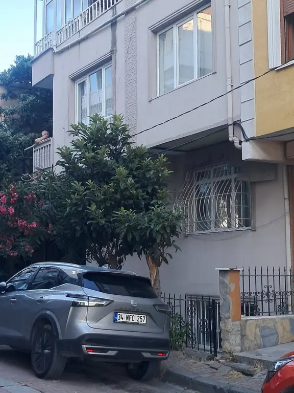 Avcılar Denizköşklerde Kiralık Temiz Daire Bahçekatı 1