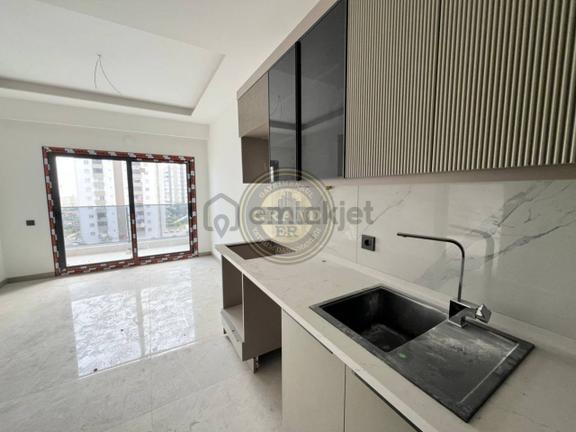 Mezitli Akdeniz'de Yerden Isıtmalı 1+1 Satılık Daire Site İçinde 2