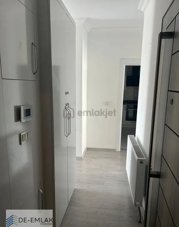 De-emlak'tan 3+1 Geniş Ebeveyn Banyo Kapalı Mutfak Kiralık Daire 1