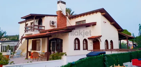 Çeşme Ilıcada Plaja 50 Mt Mesafede Toplam 700m2 Arsa Paylı Villa 2