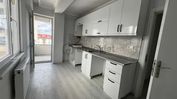 Gürkan Turhan Emlak'tan Ömer Halisdemir Mah. 2+1 Kiralık 1