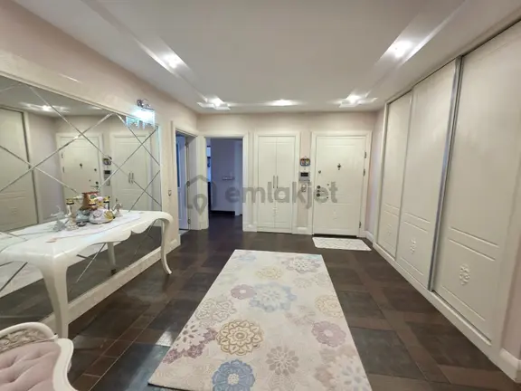 Yeni Rota'dan Dream City'de Manzaralı, Bakımlı 4+1 Satılık Daire 2
