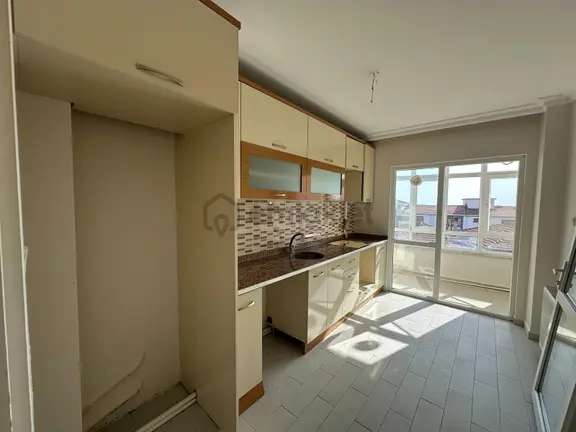 Ege Emlaktan Çarşı Öğretmen Evi Yanında Geniş Kiralık 3+1 1