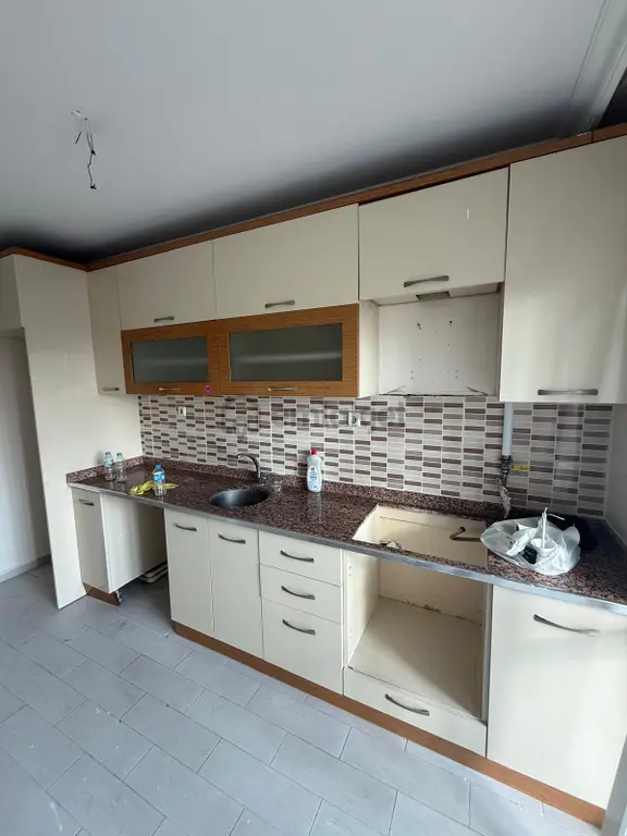 Ege Emlaktan Çarşı Öğretmen Evi Yanında Geniş Kiralık 3+1 1