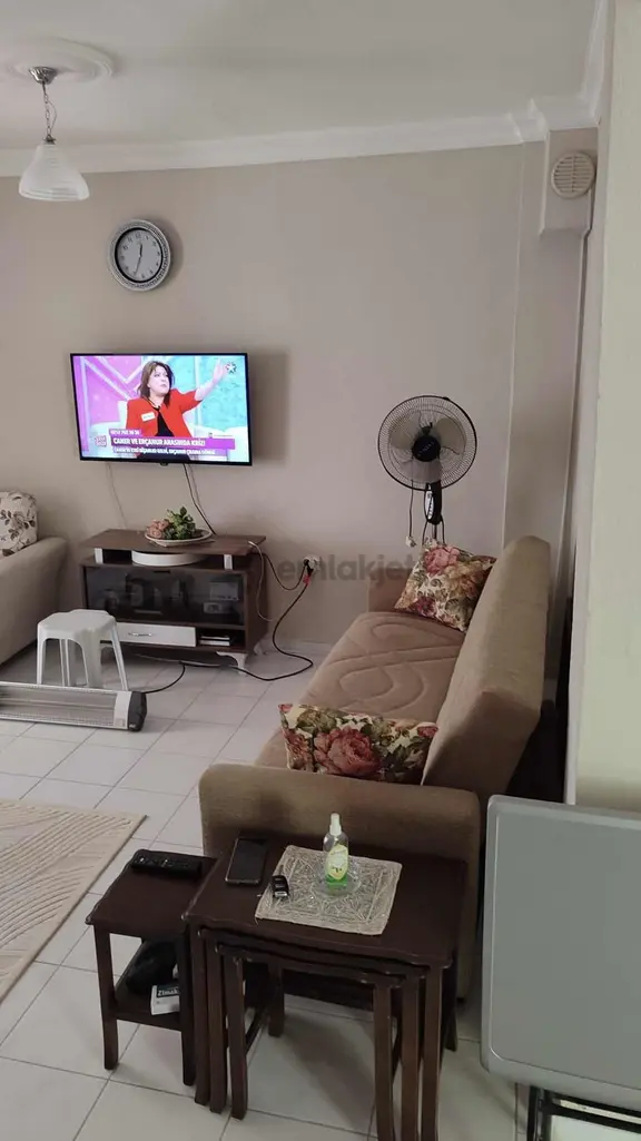 Sarımsaklı'da Yüzme Havuzlu Site'de Eşyalı 3+1 Kiralık Villa 2
