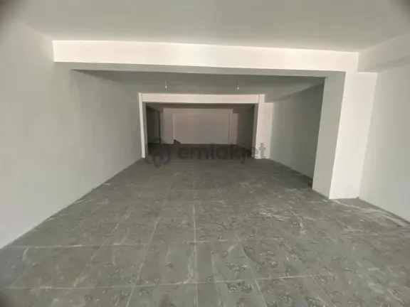 Altınova Merkez Belediye Yanında Satılık 415 M2 Düz Giriş Dükkan 2