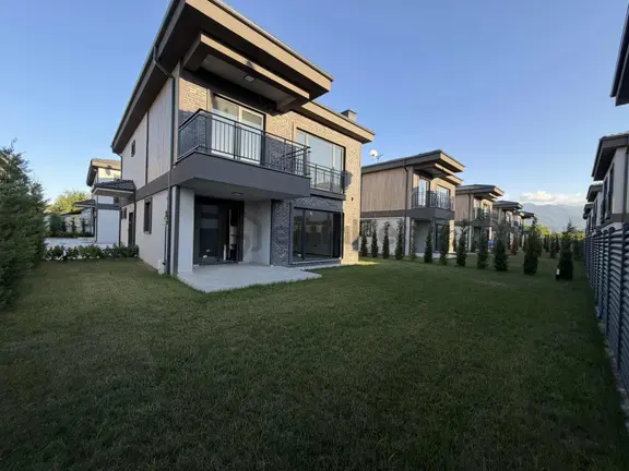 Enya'dan Şıralık Mah. Asmalı Begonvılde 5+1 Tekil Villa 2