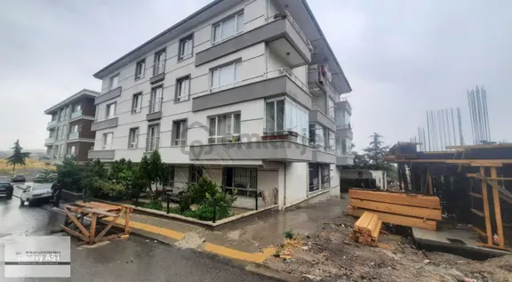 Cadde Üzerinde, Otobüs Durağının Tam Karşısında Masrafsız 3+1 1