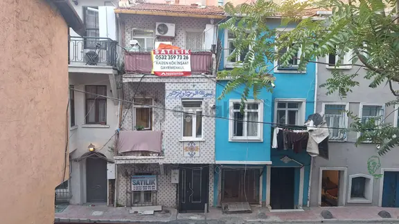 Beyoğlu Taksim'de (ömer Hayyamda) Satılık Komple Bina 1