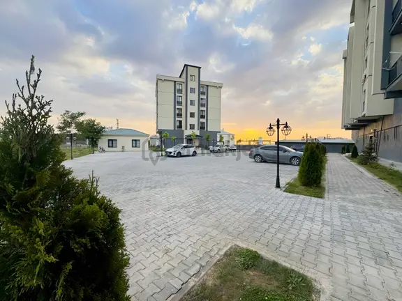 Van Yapı Emlak'tan Mir Palas'ta Satılık 1+1 Lüx Daire G Cepheli 2