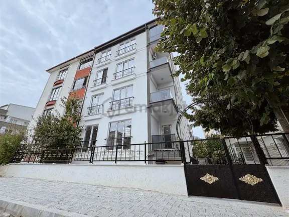 Nokta Emlak'dan Satılık 2+1 100 M2 Lüx İskanlı Arakat Daire ! 1