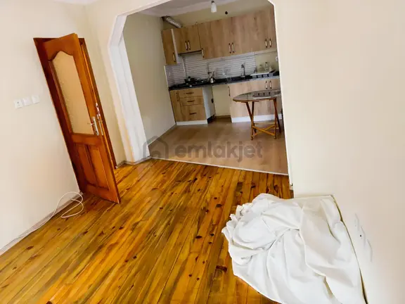 Meriç Çayrak'tan Müstakil 2 Katlı Evin 1.katı Kiralık(cambalkon) 2