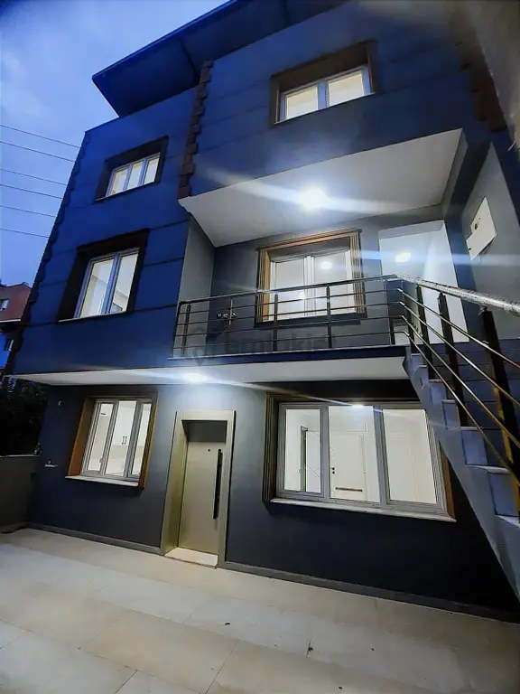 Turpa Güven'den Satılık Komple Yenilenmiş 3 Katlı Bina 1