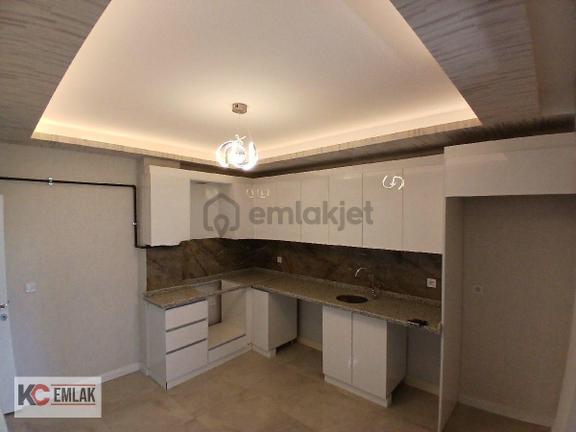 Kc Emlak'dan Merkezi Konumda 1 Kat'da 3+1 Fırsat Daire 1
