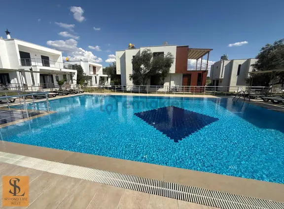 Ayvalık Küçükköy'de Denize Sıfır Sitede Satılık Müstakil Villa 1