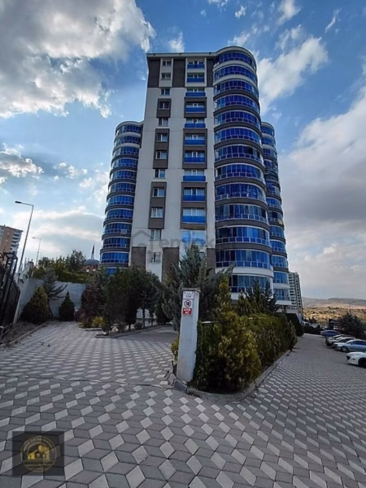 Konumu Ve Cephesiyle( Nur Sultan Parkı Üstü )harika Bir Daire 1