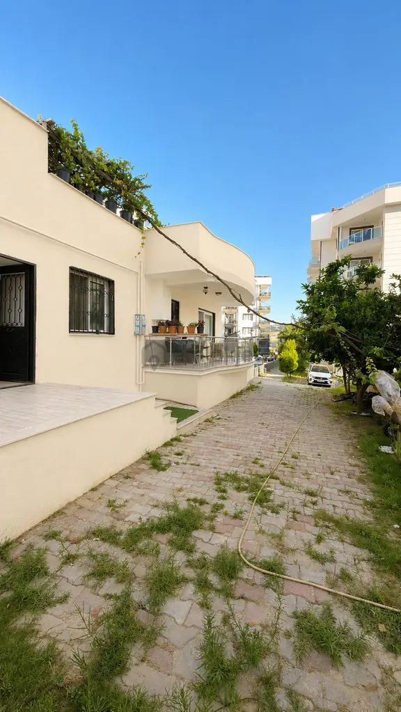 Aydın Kuşadası Ata Mahallesinde Satılık Havuzlu Sitede 3+1 Ayrı Mutfak 148m2 Daire 2