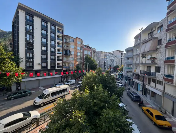 Karaköy İzmir Cad.üzeri 3+1 2.kat Asansörlü Önü Açık Ferah Daire 1
